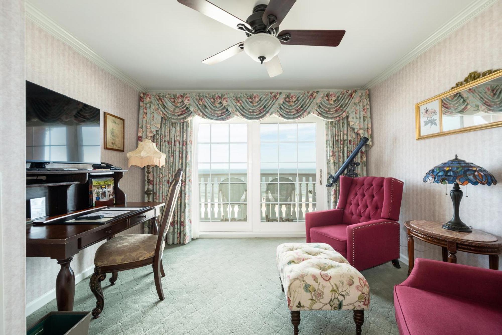 Boardwalk Plaza Hotel Рехобот Бич Экстерьер фото