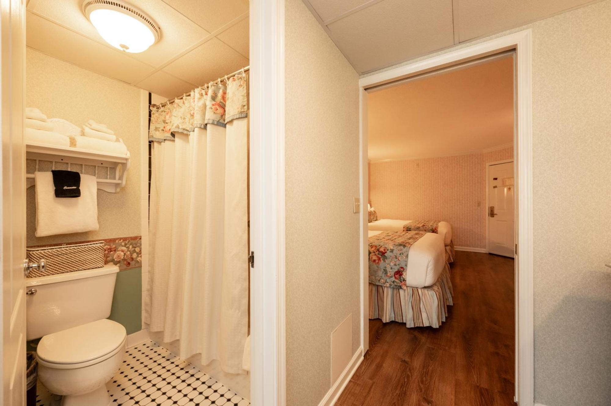 Boardwalk Plaza Hotel Рехобот Бич Экстерьер фото